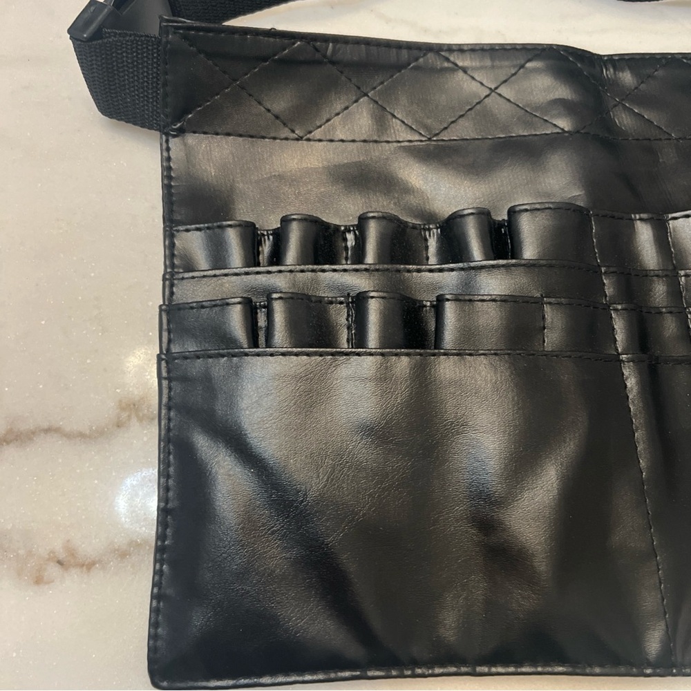 Professional Makeup Artist Apron - 22 Brush Slots - Picture 2 of 5